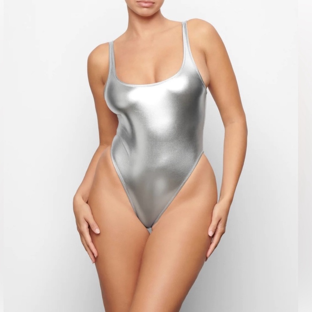 Skims Metallic Swimsuit one-piece hi-cut leg XXS Silver Nickel
